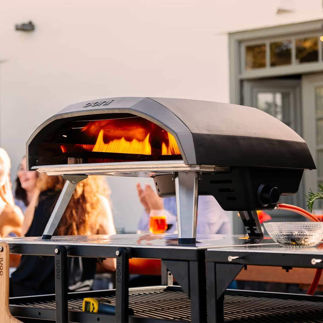 Ooni Koda 16 Gas-Pizzaofen mit feuerfestem Stein