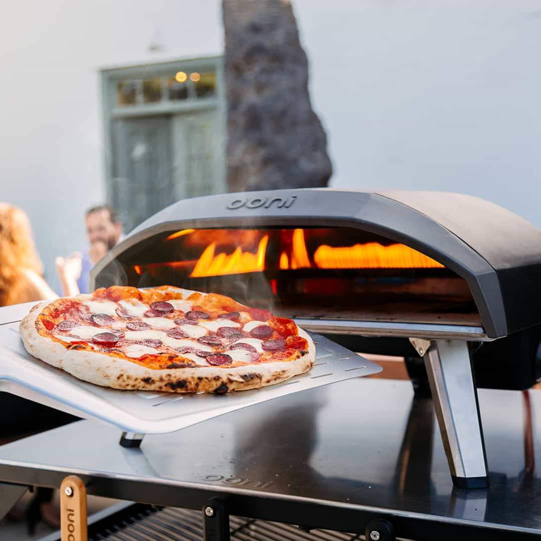 Ooni Koda 16 Gas-Pizzaofen mit feuerfestem Stein