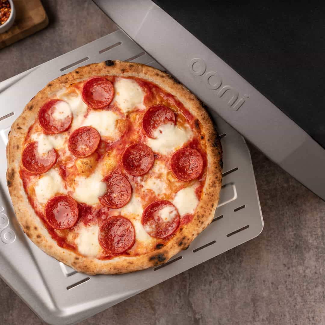 Ooni Koda 16 Gas-Pizzaofen mit feuerfestem Stein