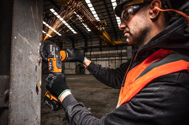 AEG Smerigliatrice Angolare Brushless 18V, 2x5.0Ah - BEWS 18-115BLPX2-502TB