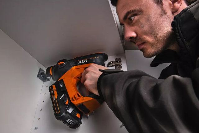 AEG – Tassellatore BBH 18C-0 | SDS-Plus Compatto 18V | Solo Corpo Macchina