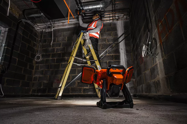 AEG – Faro LED BLP18-0 | 3500 Lumen | Pannelli Girevoli | 18V | Solo Corpo Macchina