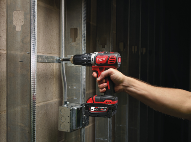 MILWAUKEE M18 BPD lavoro su struttura metallica