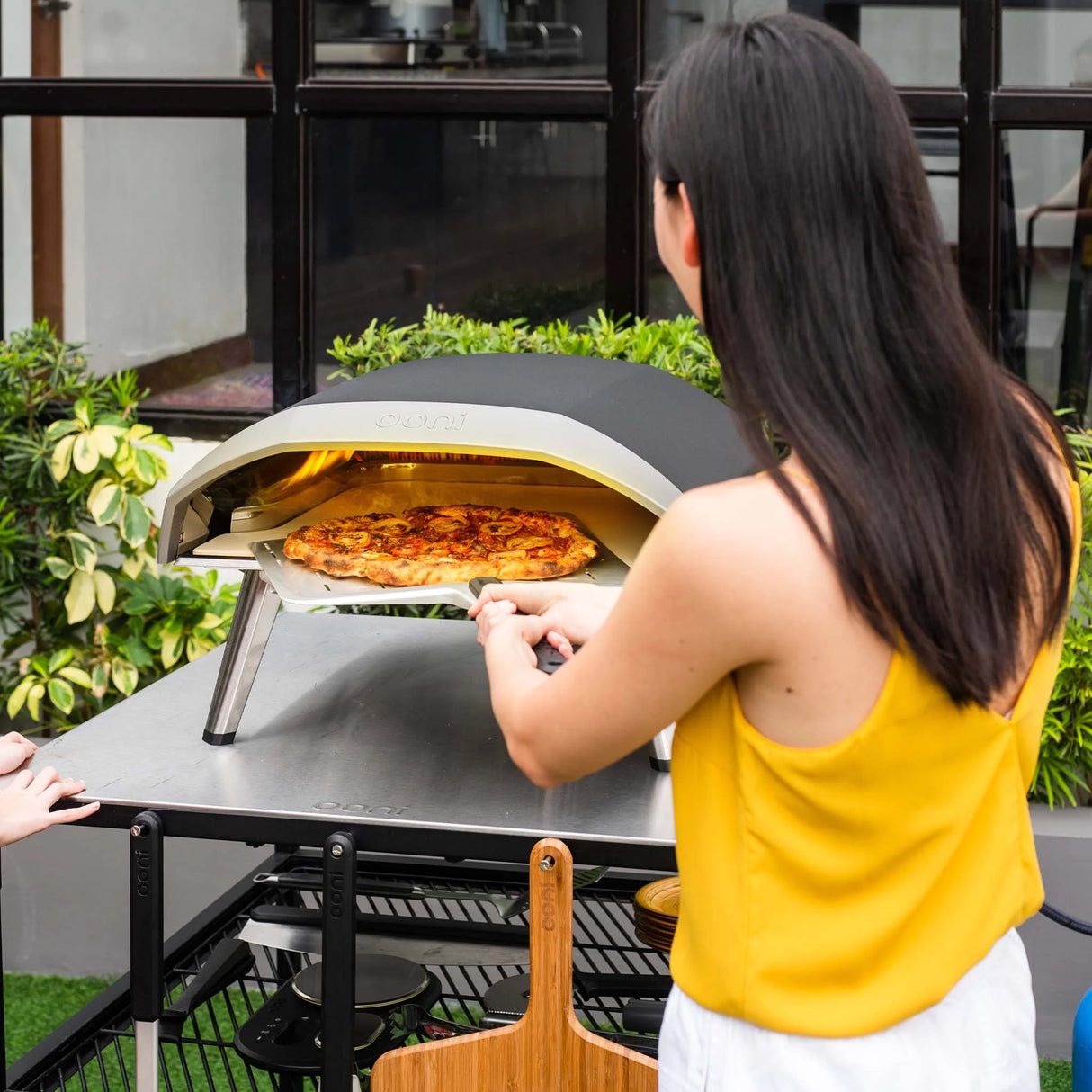 Ooni Koda 16 Gas-Pizzaofen mit feuerfestem Stein