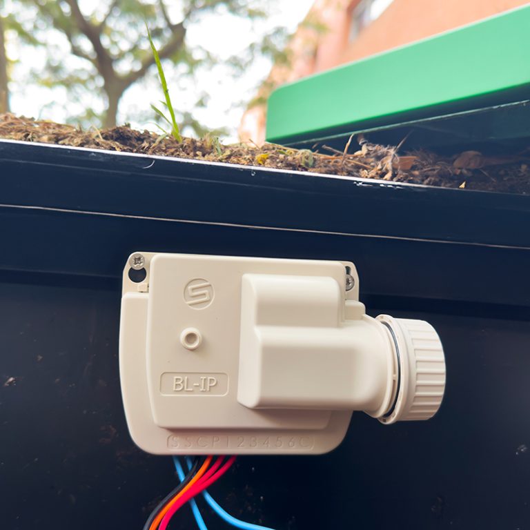 SOLEM - Programmatore Irrigazione BL-IP Bluetooth | 2/4 Stazioni | Impermeabile | Batteria 9V | Contatore Acqua