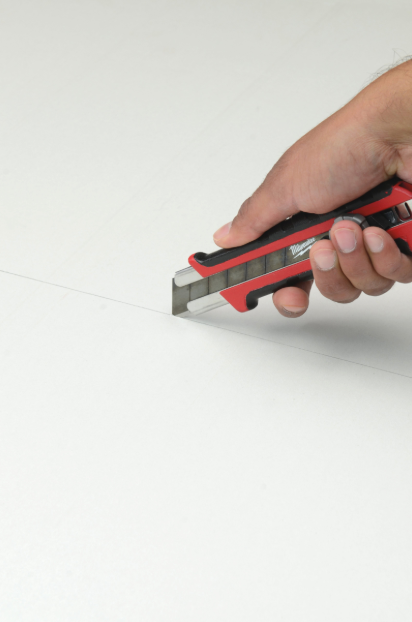 MILWAUKEE - Coltellino Lama a Settori Snap Knife 25mm 48221962 | 7 Settori | Blocco Metallo | Lama Carburo | Grip Gommato