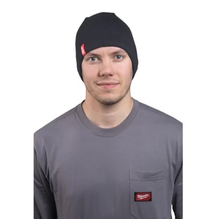 MILWAUKEE BNI BL berretto nero indossato vista frontale