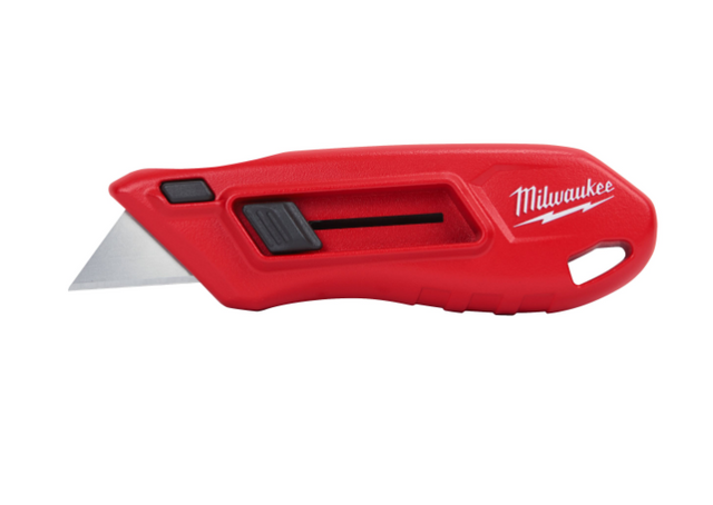 MILWAUKEE 4932492379 coltellino scorrevole compatto con lama estratta su fondo bianco