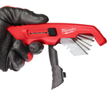 MILWAUKEE 4932492379 dettaglio inserimento lama nel coltellino scorrevole