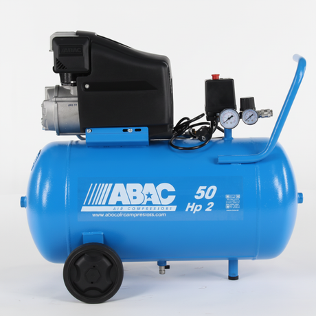 Compressore ABAC 50L HP2 vista frontale controlli sfondo bianco