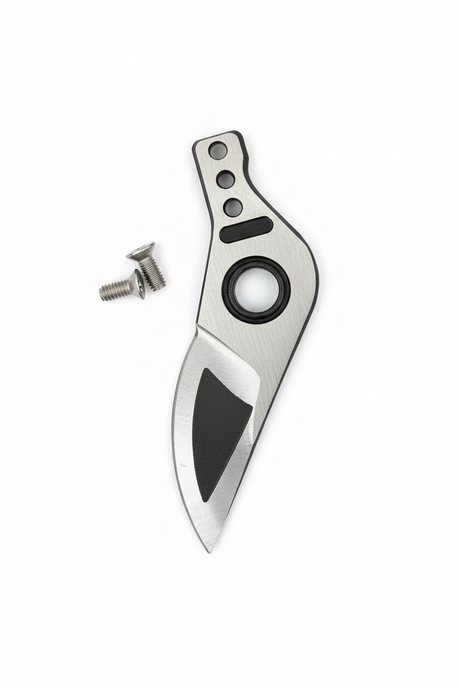 Lama ricambio cesoie acciaio vista frontale verticale sfondo bianco