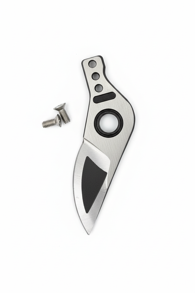 Lama ricambio cesoie acciaio vista frontale verticale sfondo bianco